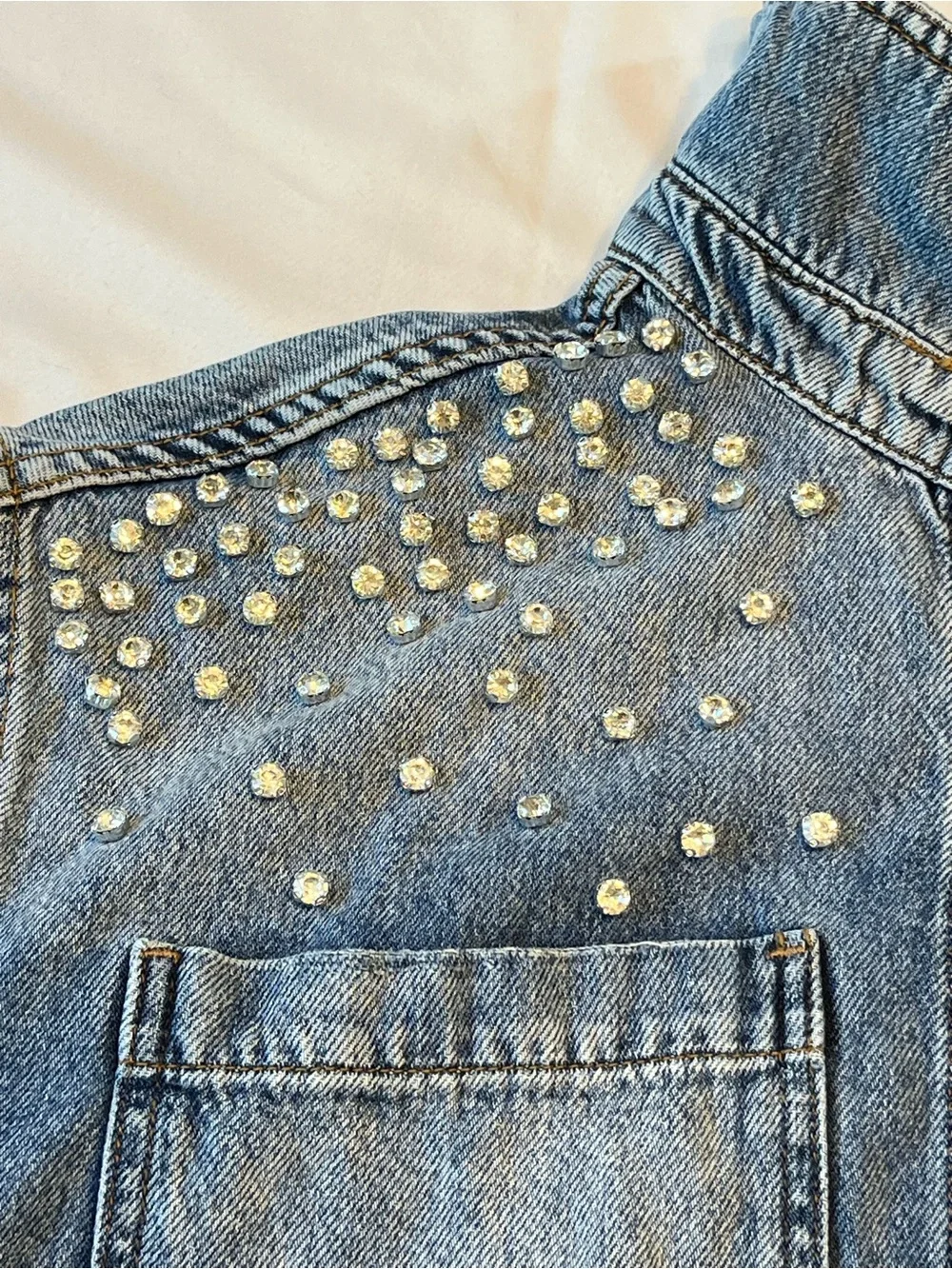 Free People Karolina Rhinestone Cropped Denim Jacket XS Distressed Raw Hem - Picture 4 of 8